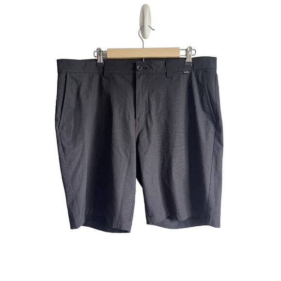 Travis Mathew Size 39 Black Flat Front Performance Knit Golf Casual Shorts 10" I - Picture 1 of 7